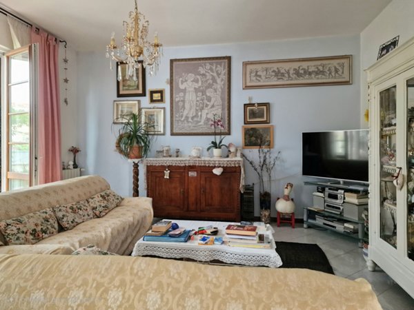 casa indipendente in vendita a Toano in zona Massa