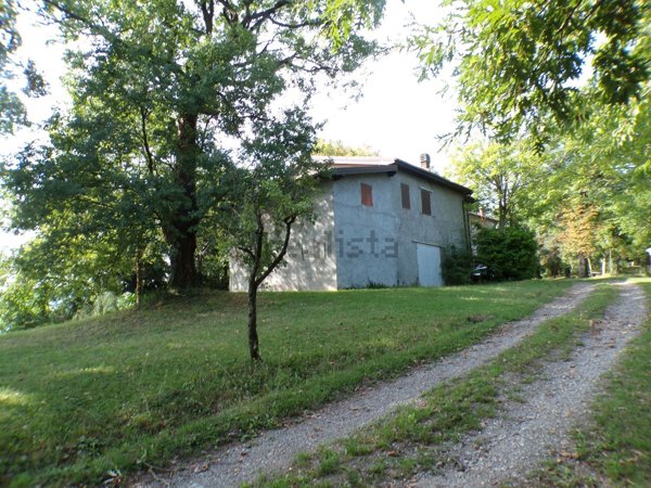 casa indipendente in vendita a Toano in zona Manno