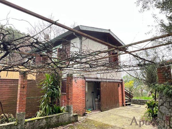 casa indipendente in vendita a Toano in zona Massa