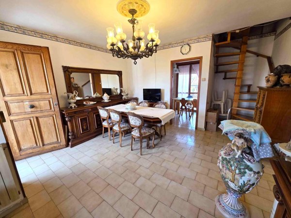 appartamento in vendita a Toano in zona Massa