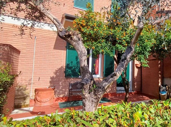 casa indipendente in vendita a Toano in zona Massa