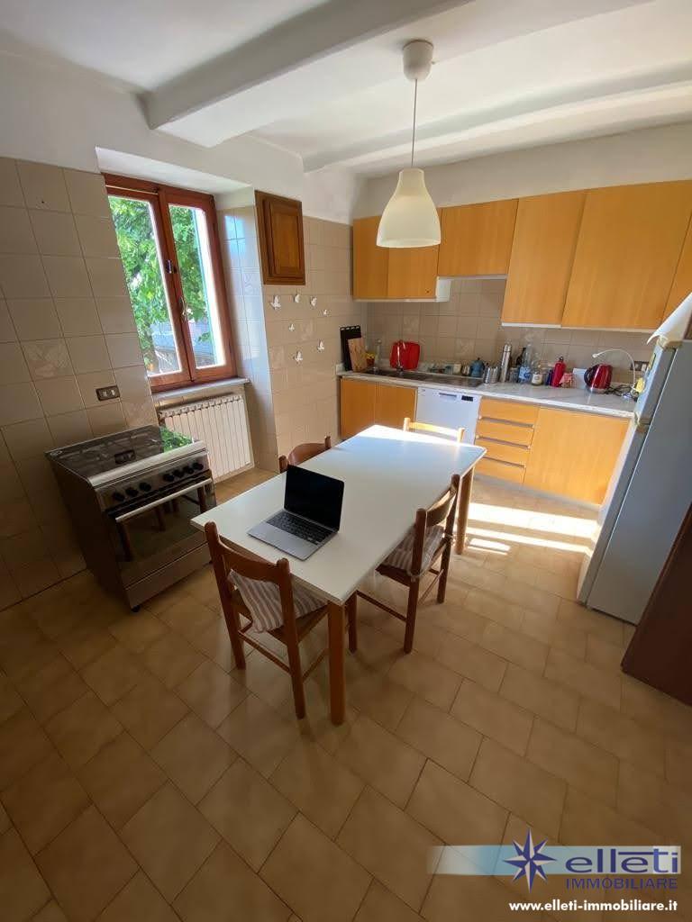 appartamento in vendita a Toano in zona Massa