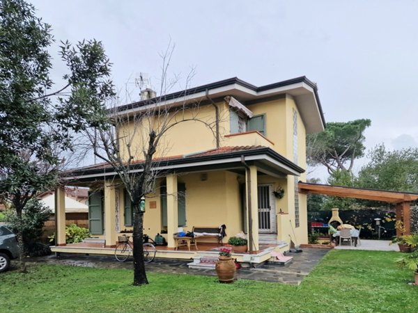 casa indipendente in vendita a Toano in zona Massa