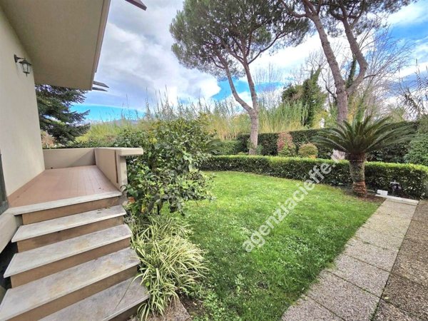 appartamento in vendita a Toano in zona Massa