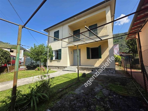casa indipendente in vendita a Toano in zona Massa