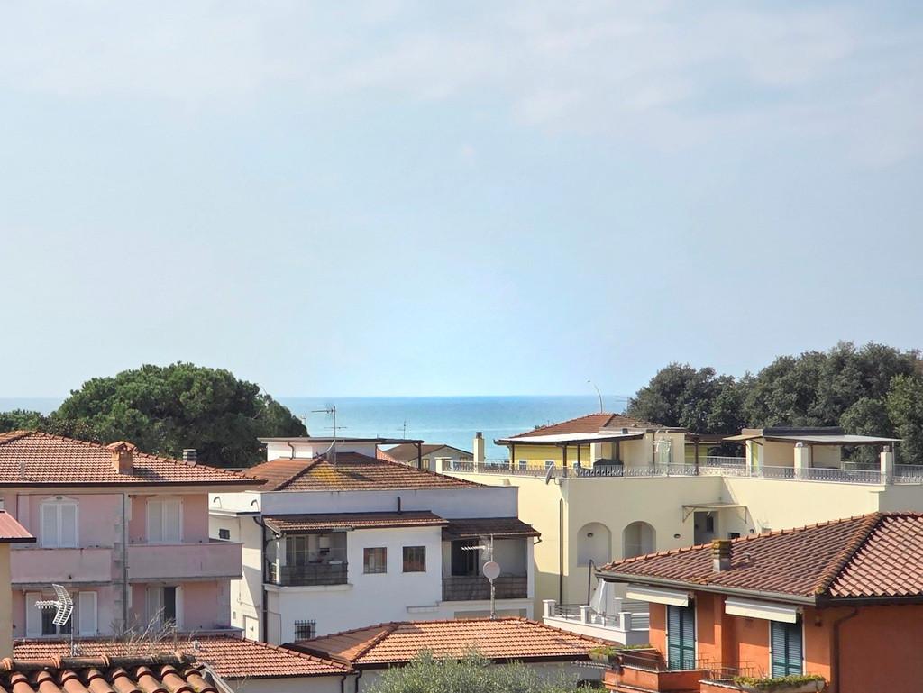 appartamento in vendita a Toano in zona Massa