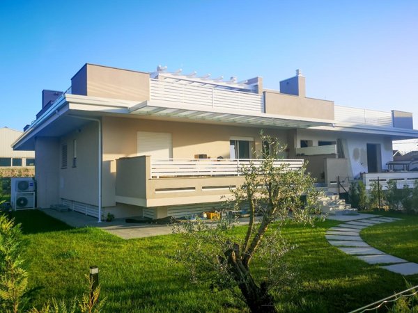 casa indipendente in vendita a Toano in zona Massa
