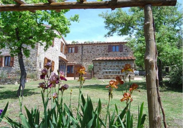 casa indipendente in vendita a Toano in zona Massa