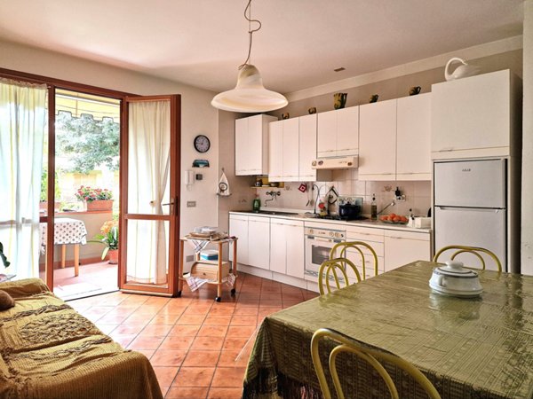 appartamento in vendita a Toano in zona Massa