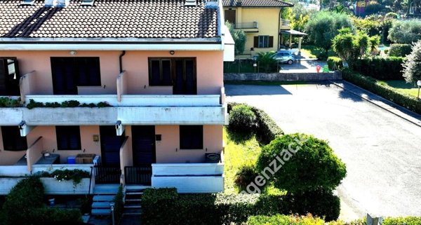 casa indipendente in vendita a Toano in zona Massa