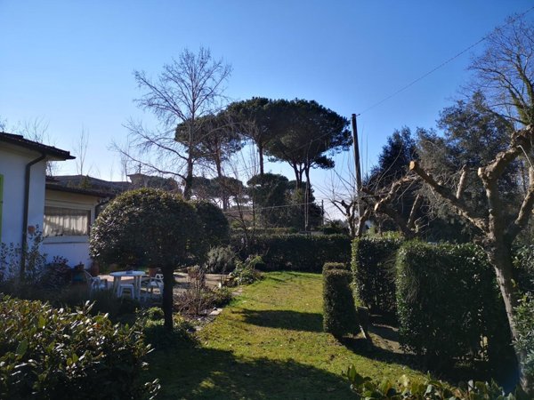casa indipendente in vendita a Toano in zona Massa