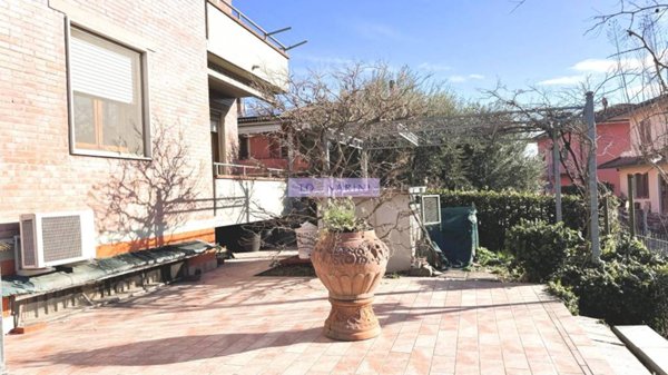casa indipendente in vendita a Toano in zona Massa