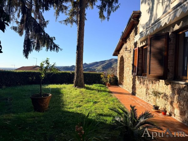 casa indipendente in vendita a Toano in zona Massa