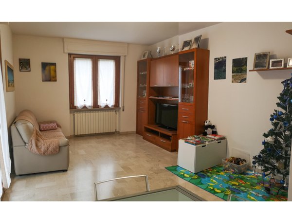 appartamento in vendita a Toano in zona Massa