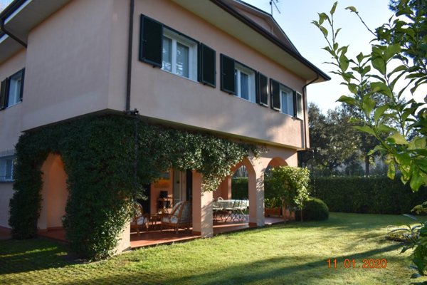 casa indipendente in vendita a Toano in zona Massa