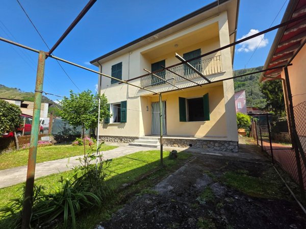 casa indipendente in vendita a Toano in zona Massa