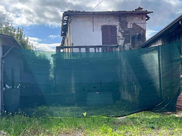 casa indipendente in vendita a Toano in zona Massa