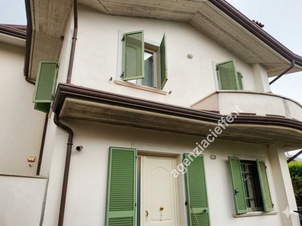 casa indipendente in vendita a Toano in zona Massa