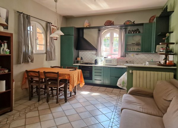 casa indipendente in vendita a Toano in zona Massa