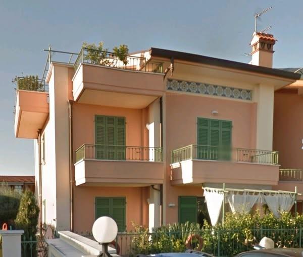 appartamento in vendita a Toano in zona Massa