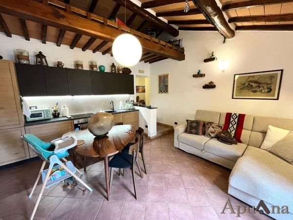 appartamento in vendita a Toano in zona Massa