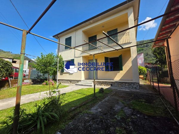 casa indipendente in vendita a Toano in zona Massa