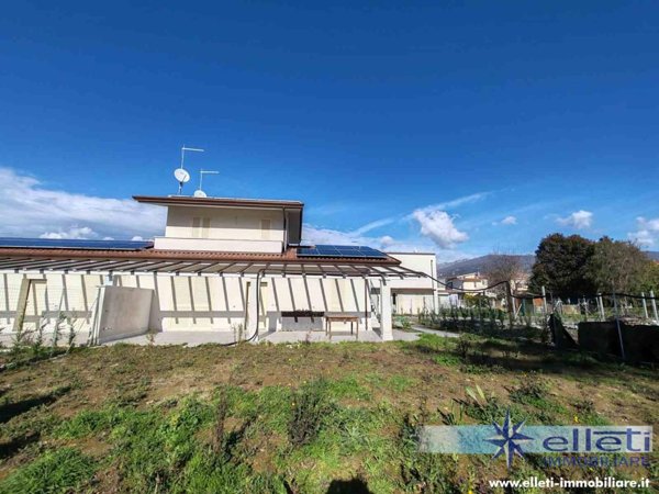 casa indipendente in vendita a Toano in zona Massa