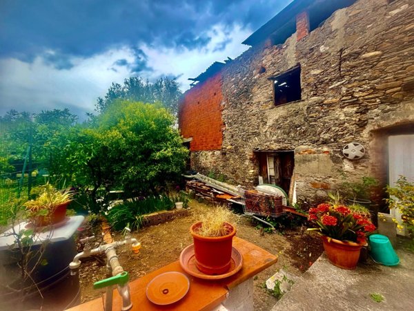 casa indipendente in vendita a Toano in zona Massa