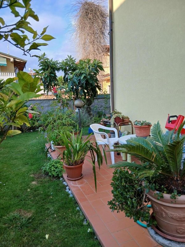 casa indipendente in vendita a Toano in zona Massa