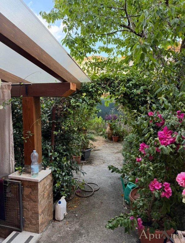 appartamento in vendita a Toano in zona Massa