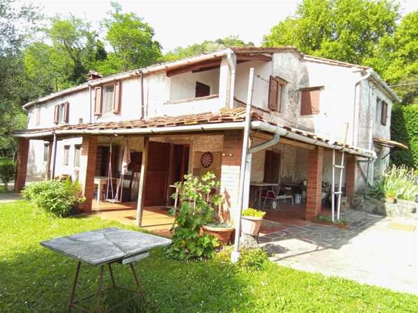 casa indipendente in vendita a Toano in zona Massa