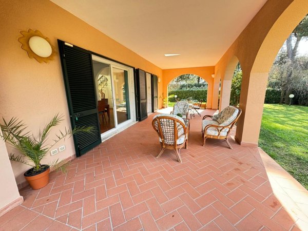 casa indipendente in vendita a Toano in zona Massa