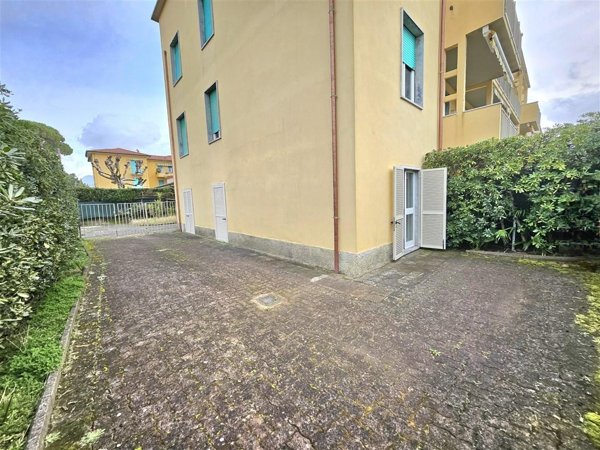 appartamento in vendita a Toano in zona Massa