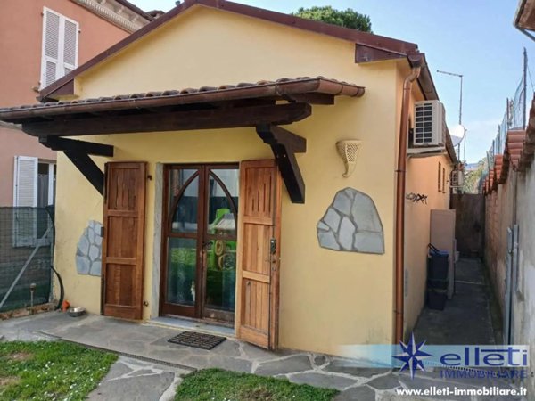 casa indipendente in vendita a Toano in zona Massa
