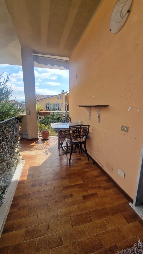 casa indipendente in vendita a Toano in zona Massa