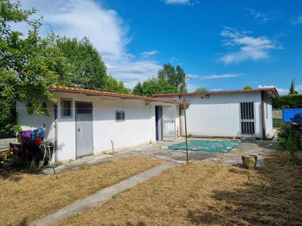 casa indipendente in vendita a Toano in zona Massa