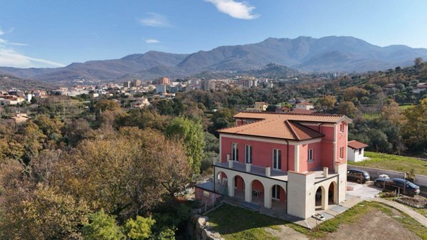 appartamento in vendita a Toano in zona Massa