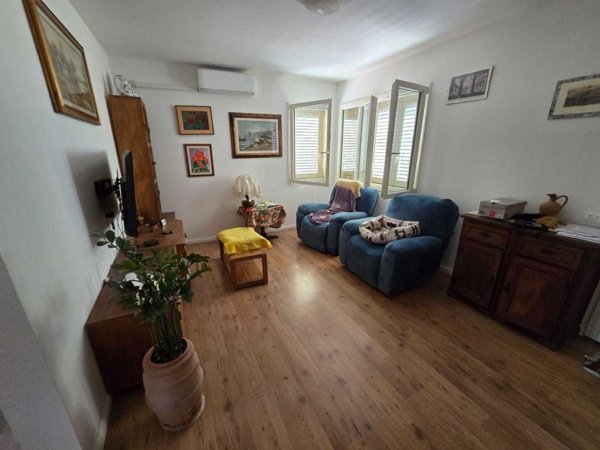 casa indipendente in vendita a Toano in zona Massa