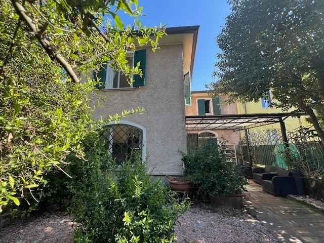 casa indipendente in vendita a Toano in zona Massa
