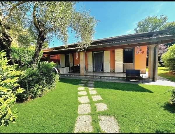 casa indipendente in vendita a Toano in zona Massa