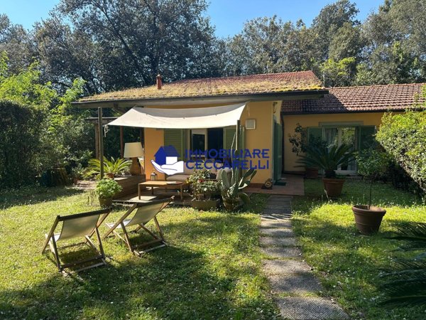 casa indipendente in vendita a Toano in zona Massa
