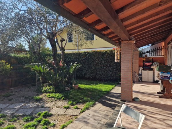 casa indipendente in vendita a Toano in zona Massa