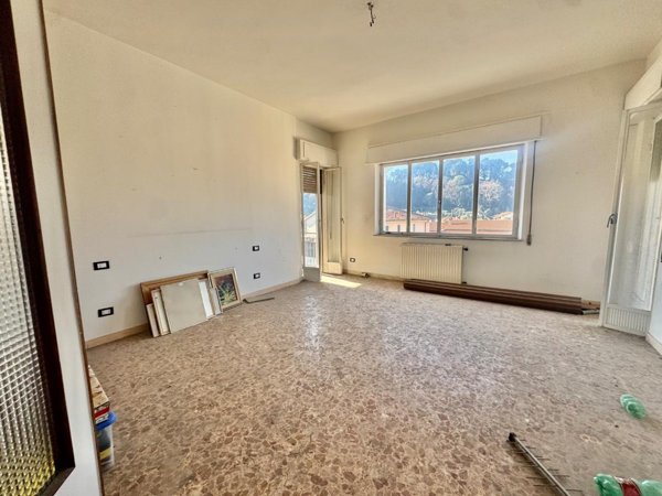 appartamento in vendita a Toano in zona Massa