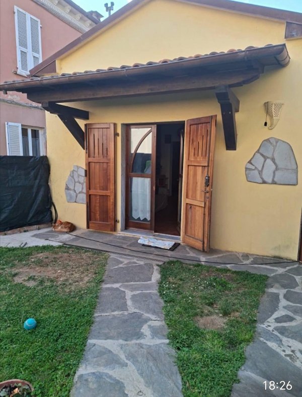 casa indipendente in vendita a Toano in zona Massa