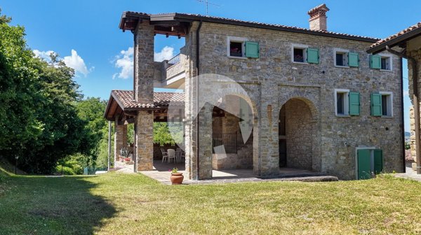 casa indipendente in vendita a Toano in zona Manno