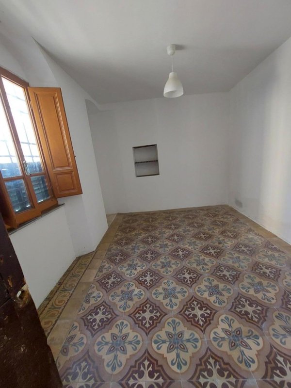 appartamento in vendita a Toano in zona Massa