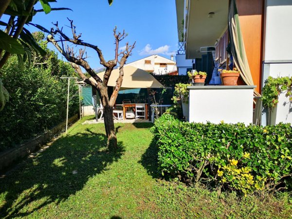 appartamento in vendita a Toano in zona Massa