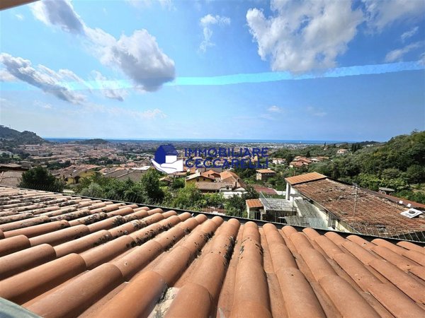 appartamento in vendita a Toano in zona Massa