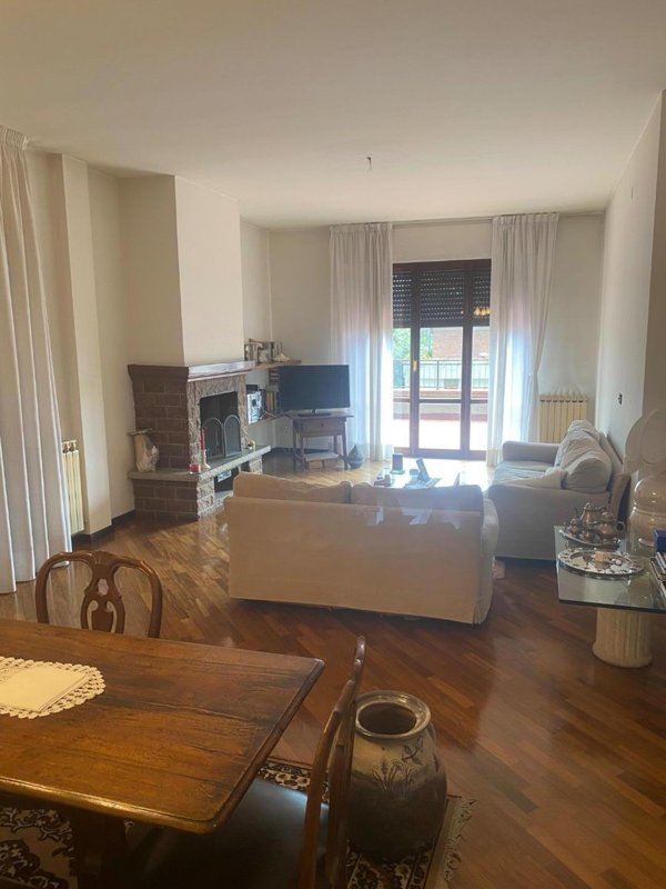 appartamento in vendita a Toano in zona Massa