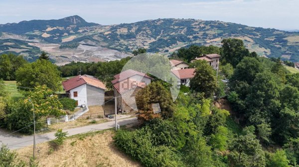 casa indipendente in vendita a Toano in zona Quara